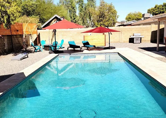 Holiday home Oasis Private Pool Spacious! 10+ Guests 7 Beds New, Great Location!