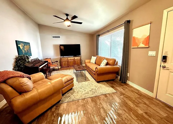 Holiday home Oasis Private Pool Spacious! 10+ Guests 7 Beds New, Great Location! *