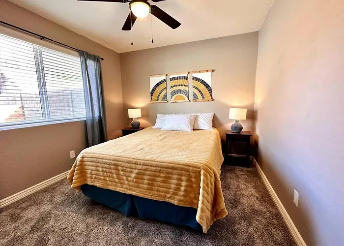 Holiday home Oasis Private Pool Spacious! 10+ Guests 7 Beds New, Great Location! Mesa